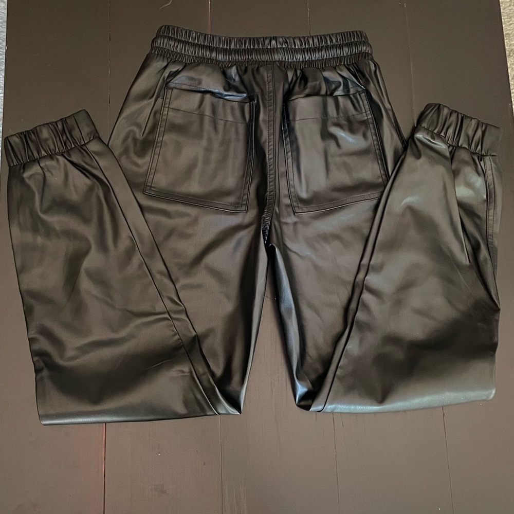 NWOT Blank NYC Faux Leather Joggers - Picture 5 of 6